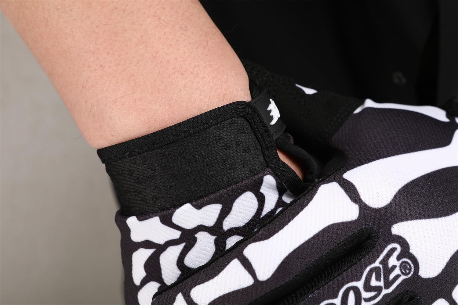 Skeleton Cool Motorcycle Bicycle Full Finger Off-Road Racing Gloves Outdoor Sports for Men Women & Mountaineering