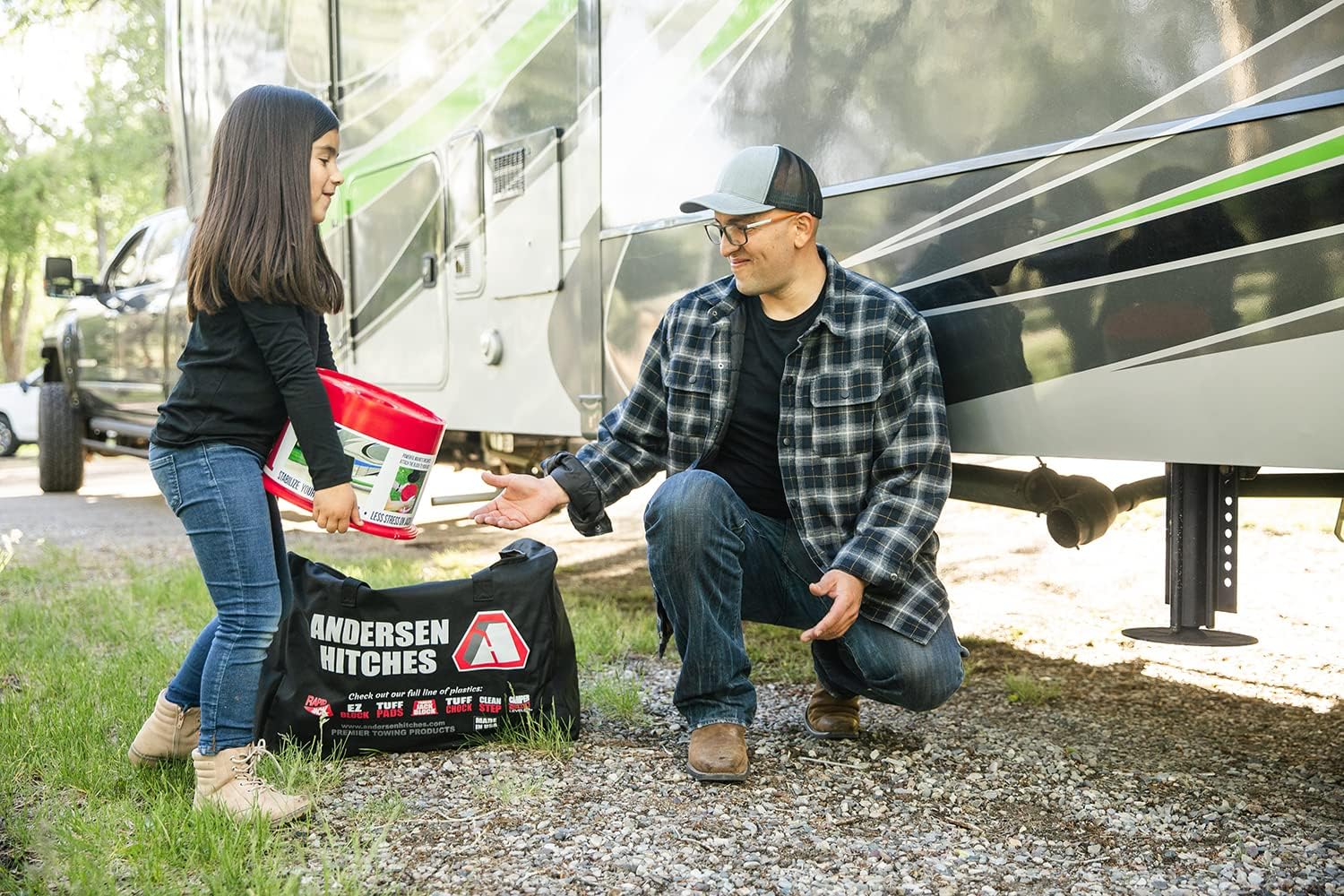 Andersen HITCHES 3602 Auto-Level Stabilizing Kit - Duffel Bag With 9-pc Kit and Trailer Jack Blocks for 5th Wheel RVs | Towing Camper Accessories