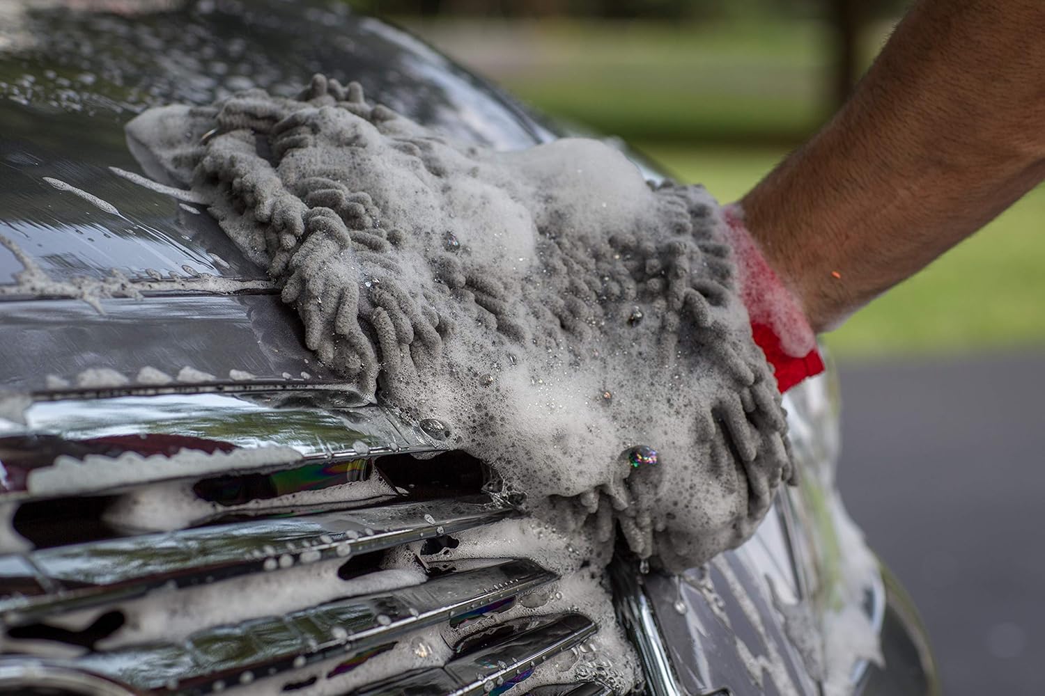 MOTHERS 968801 Premium Chenille Car Wash Mitt - Scratch & Lint Free