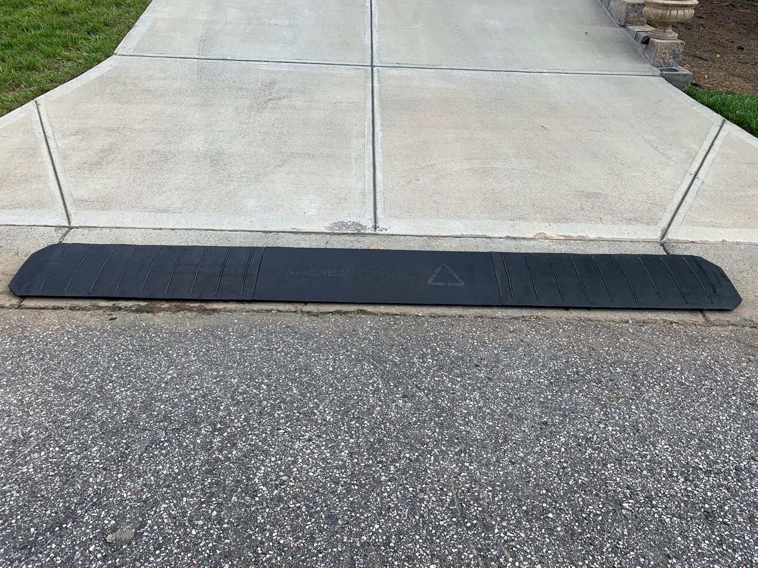 – Driveway Curb Ramps – Low Profile Car Ramps – 3 Piece Expandable Set – Made from Heavy Duty Recycled Rubber – Eliminate Scraping and Damage On Your Car Truck RV